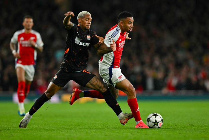 包含双方红牌警示多特蒙德南京人备战的词条